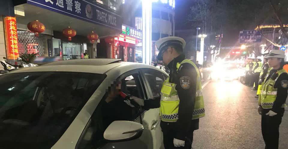醉酒驾驶给大家一个忠告！事情是这样的！这个司机在5月20号6点40左