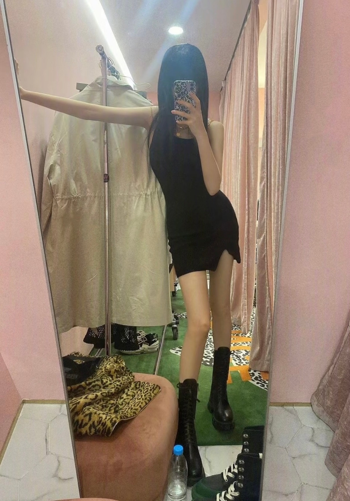 因为正主脸蛋过于美丽而时常被忽略的一双美腿….