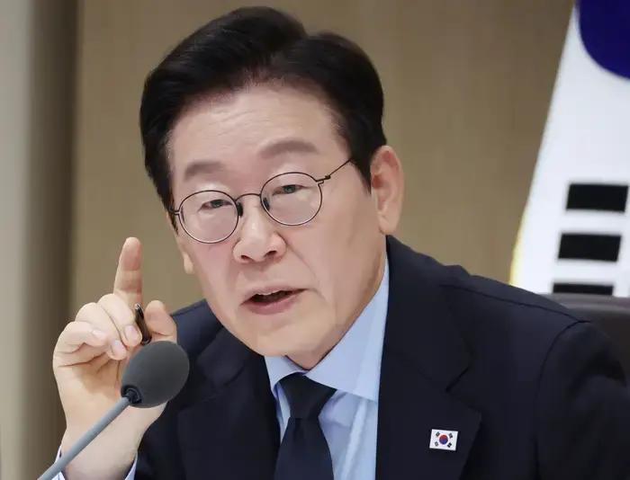 李在明，就检察官集体退出李华英审判一事下达指示：进行严格监察和调查。韩国总统李在