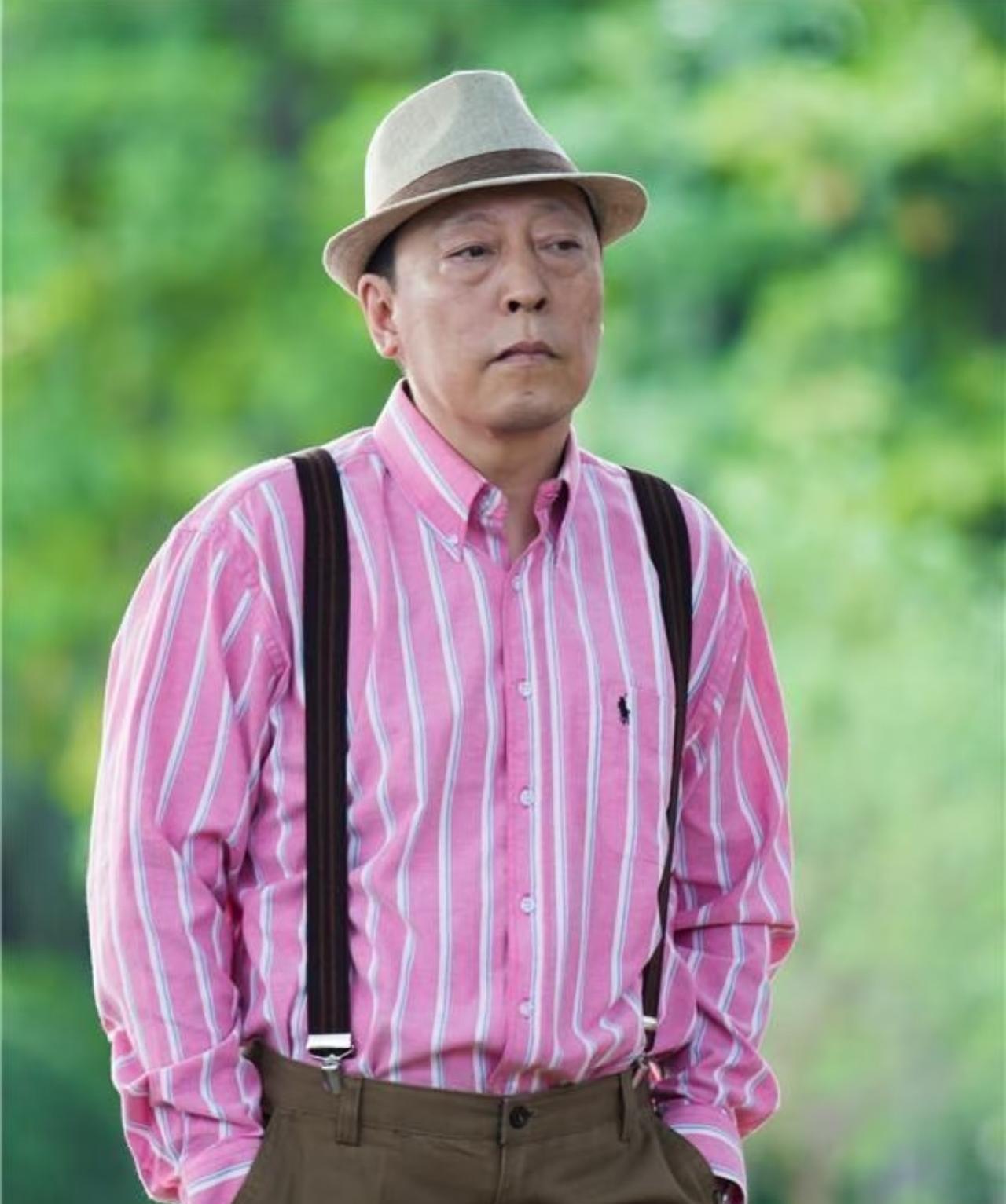 为什么现在不喜欢看倪大红演戏了，很简单的缘故，不是他没演技，也不是他年龄大了