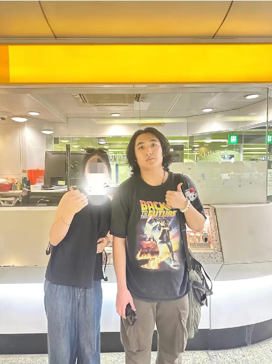在香港偶遇费曼，现实i人网上e人，吴镇宇养他是不是很花钱，去两个演技节目受罪赚钱