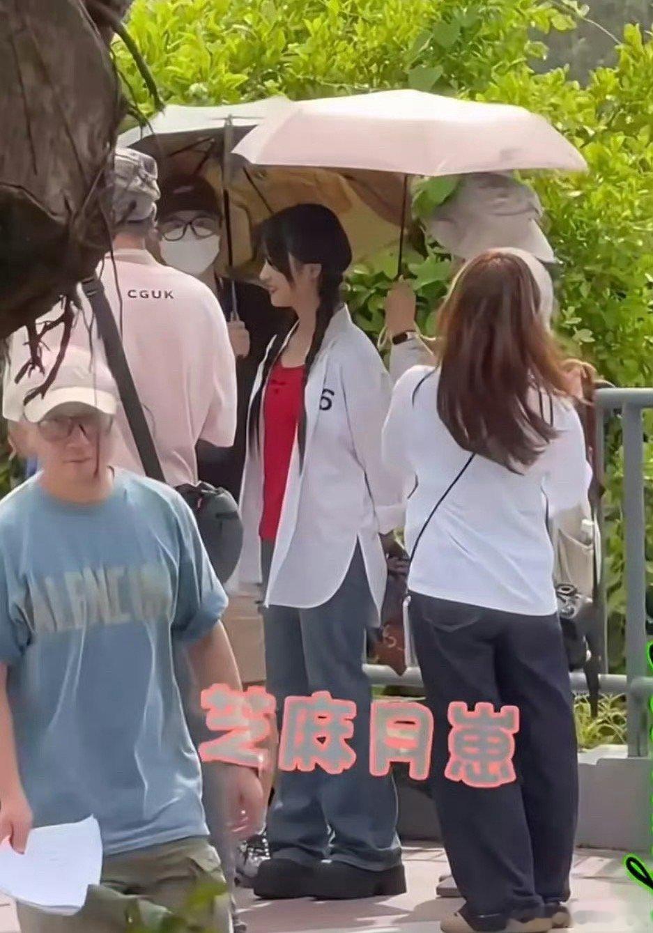 原版女主好歹是千金大小姐吧，妆造怎么会土成这样[捂脸哭]​​​