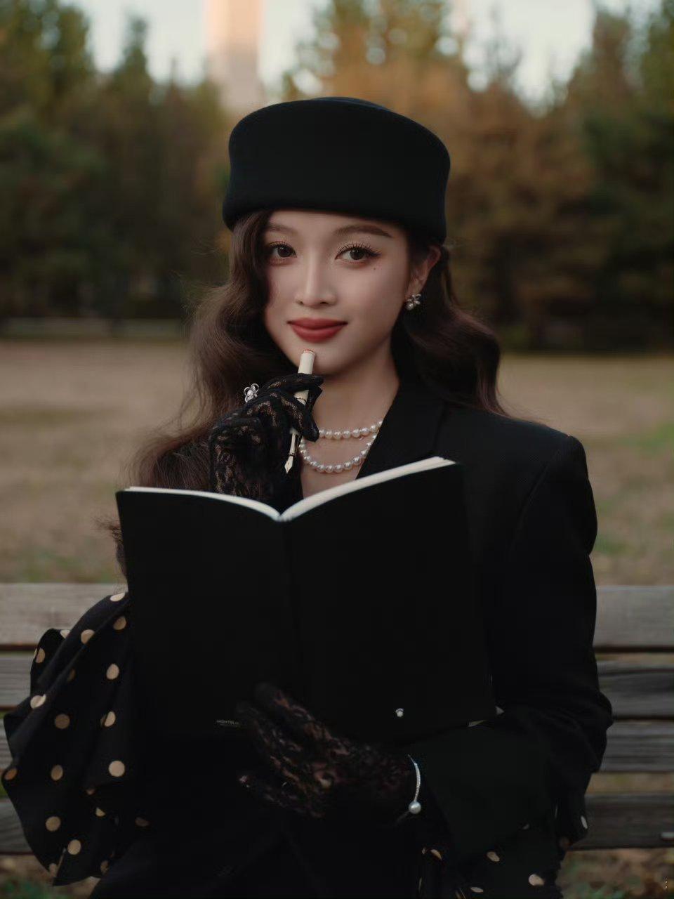 吴宣仪工作室加🍗，这个复古女郎妆造也太漂亮了全年最佳造型了[污