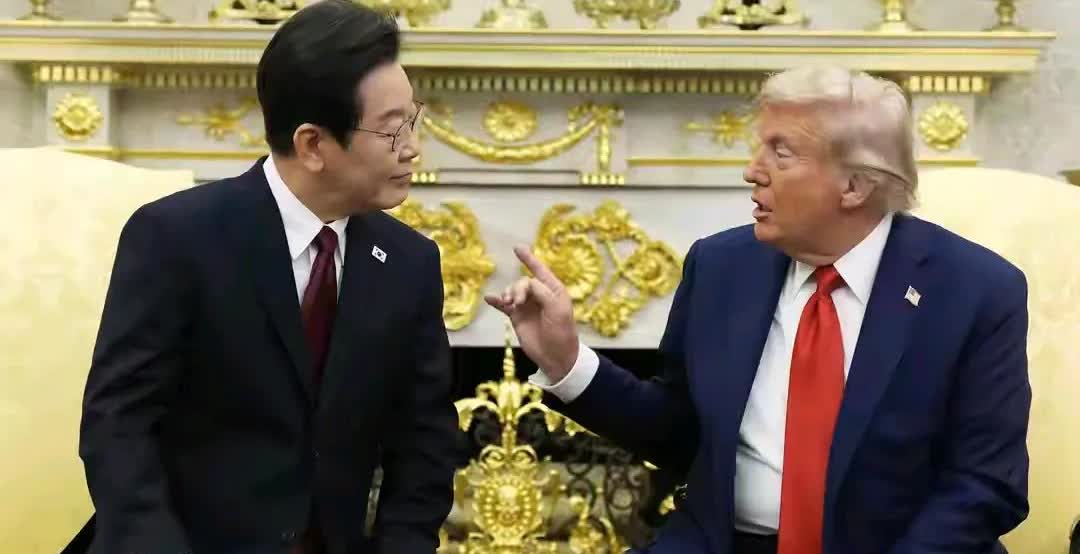 李在明和泽连斯基比，要滑头得多。当初泽连斯基一进白宫时，当他听到跟自己想法不