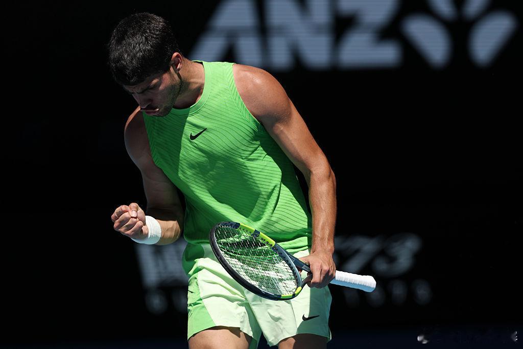 决赛战绩对比⚔️🎾阿尔卡拉斯：大满贯：6-1硬地：9-2巡回赛：24-8🎾德