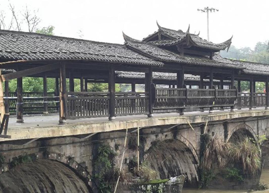 长汀县这起车祸事件，到底是因为驾驶人技术的问题，还是说车的缘故，又或者是廊桥的质