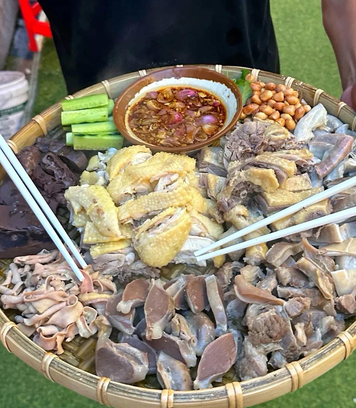 看看今天这菜，整二两不过分吧？