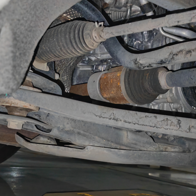 宋plusdmi旗舰版生锈问题检查线束时发现发动机下方的这个部件生锈，而且很严