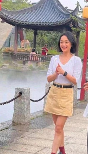 50岁周迅近照曝光，无儿无女却活成所有人羡慕的样子!