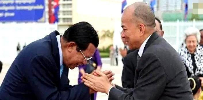 柬埔寨国王暗中掌控大权西哈莫尼国王看似没啥实权，没人把他