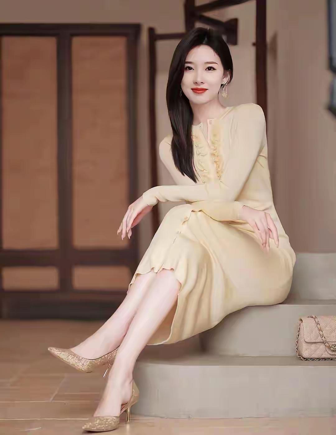 雍容华贵的气质是内心的表现，不是摄像机拍出来的吧？