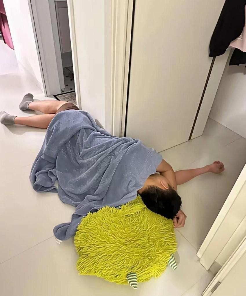 同事长期遭受丈夫的家庭暴力，她丈夫只要一喝酒就动手打她。她哭着去求助一位老中医。