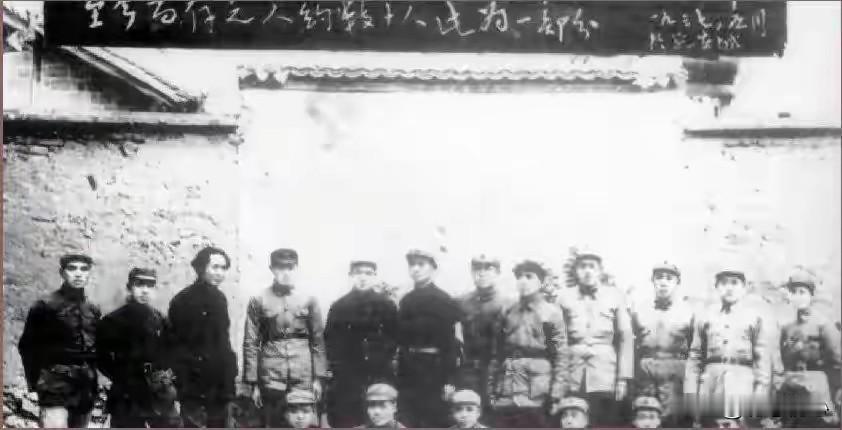 1955授衔最催泪一幕！大字不识放牛娃，一根扁担护下伟人安危1955年，一