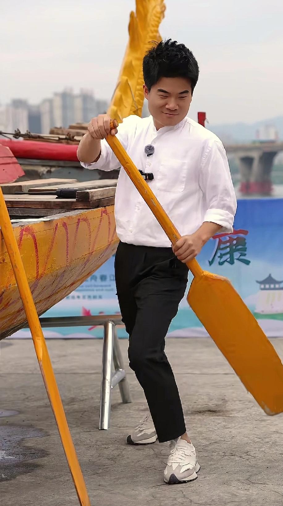 董宇辉端午节出外场，龙舟竞渡副业忙。与辉同行安康龙舟节直播是一个小外场，5,12