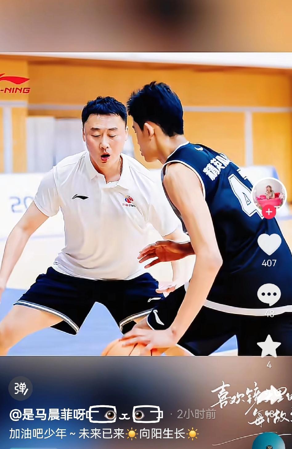 杜锋指导前妻马晨菲晒出儿子虎头，与广东宏远青训教父曲少斌指导的训练图，两人在CB