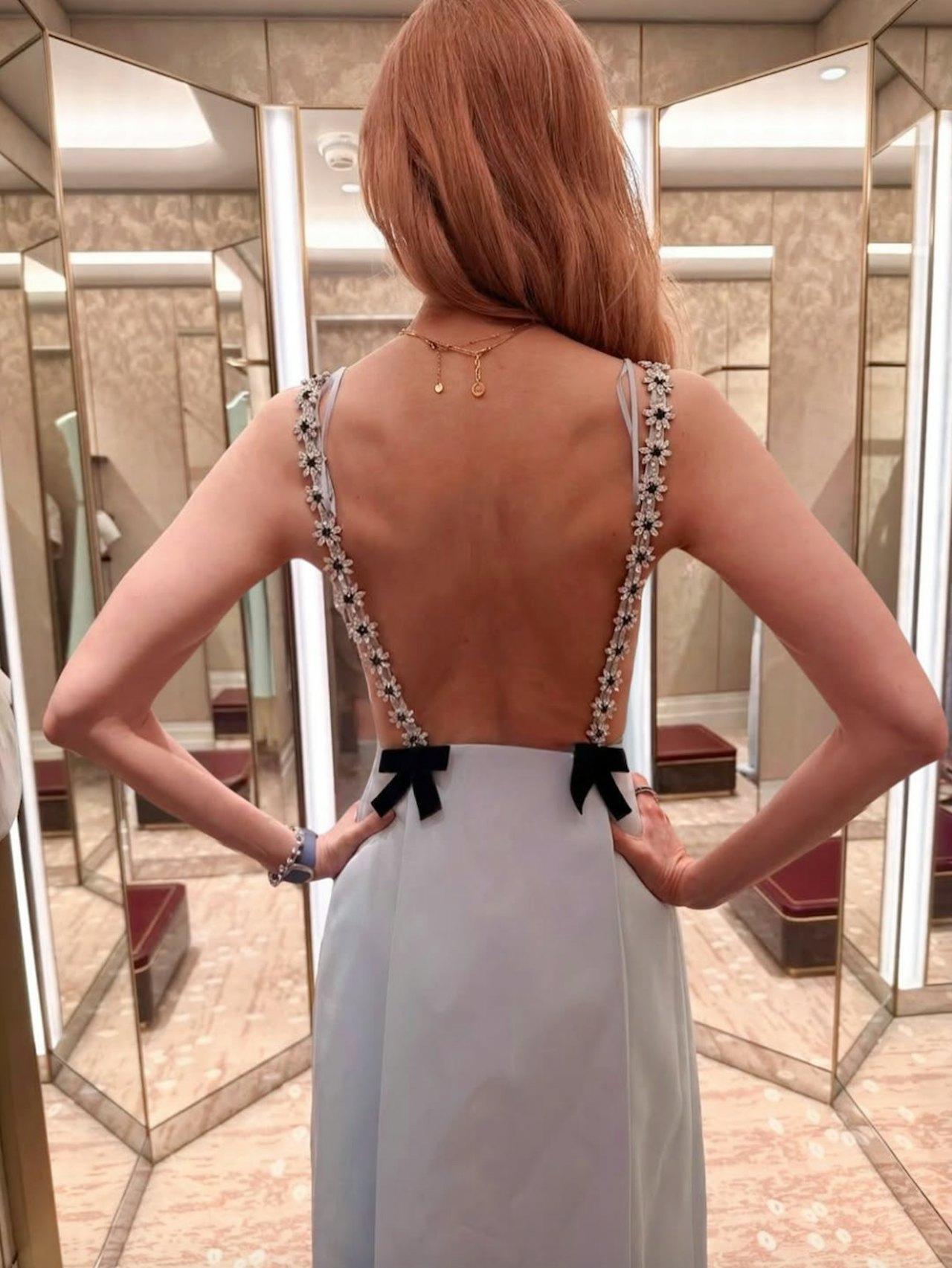 李嘉欣已经55岁了，外貌变化不大，仍然是大美人，而且身材也依然苗条。早前她与丈夫