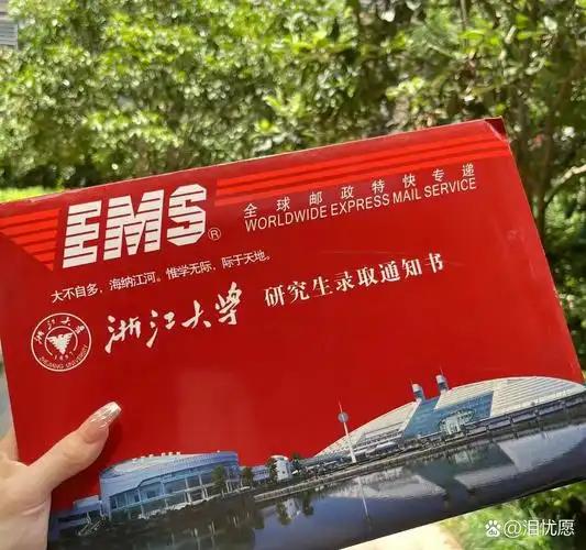 四川一名男孩，今年考上了浙大，亲爸和后妈一分钱不掏，后妈张嘴就说没钱供，亲爸在旁