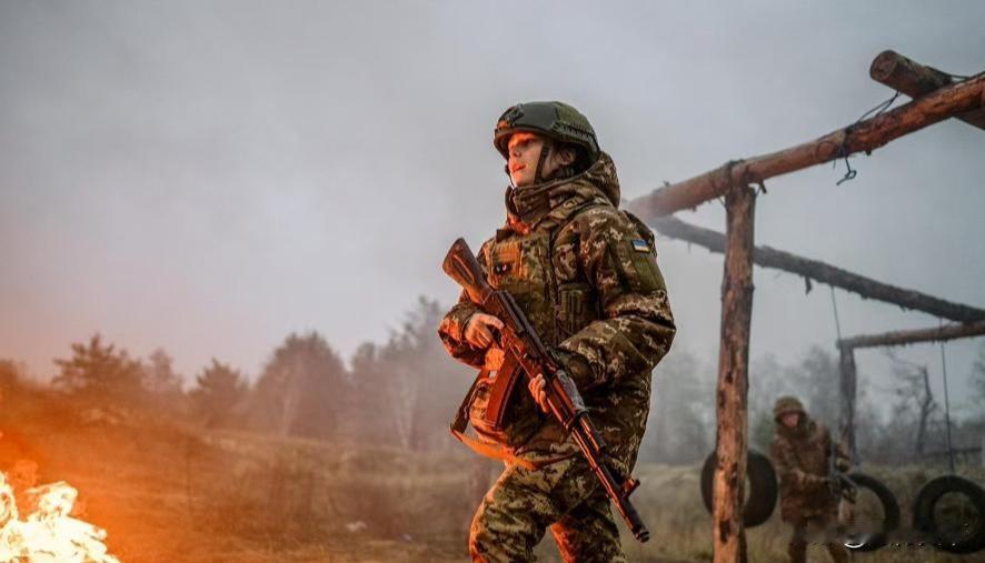 让人倒吸一口凉气！12月23日，3个乌军旅硬刚俄军2个精锐集团军，24小时踹出库