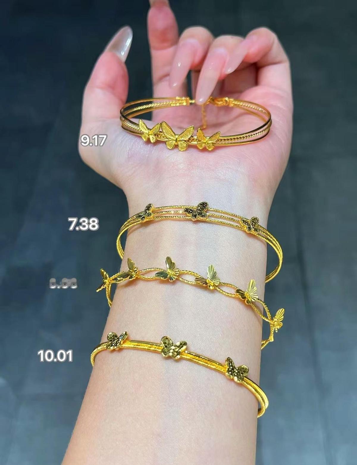 好女人拿奖状，坏女人拿金条。不是她们变了，是金子终于肯认人了。以前黄金是嫁妆