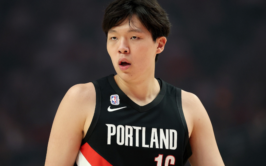 身体对抗+卡位+防突破：斯普利特亲指杨瀚森3大死穴，中国新秀如何绝地求生？