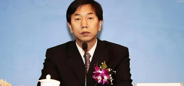 2000年，山西石灵县县长耿彦波，因工作调动要离开石灵，老百姓知道后，个个欢呼
