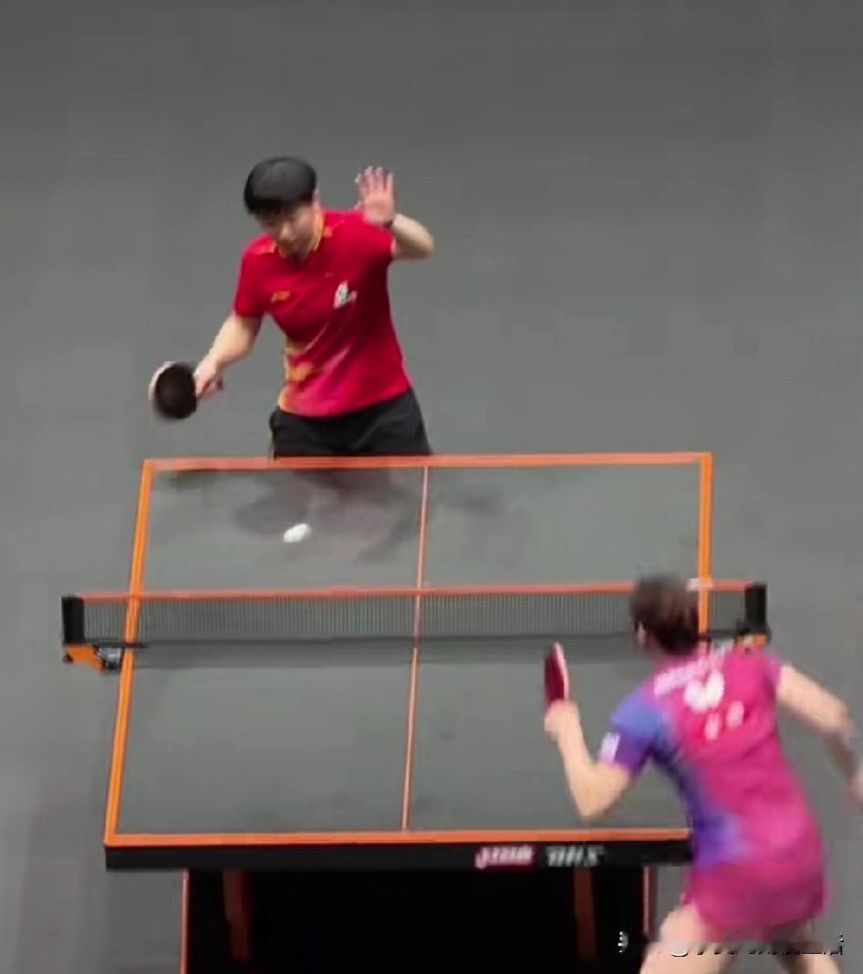 孙颖莎香港总决赛再次圈粉无数人。长崎美柚面对第四局0：3的不利开局叫了暂停。