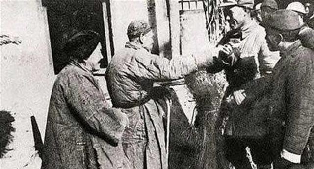 1958年张学良见蒋介石：一句“总统，你老了”，道尽两人半世恩怨。这场时隔