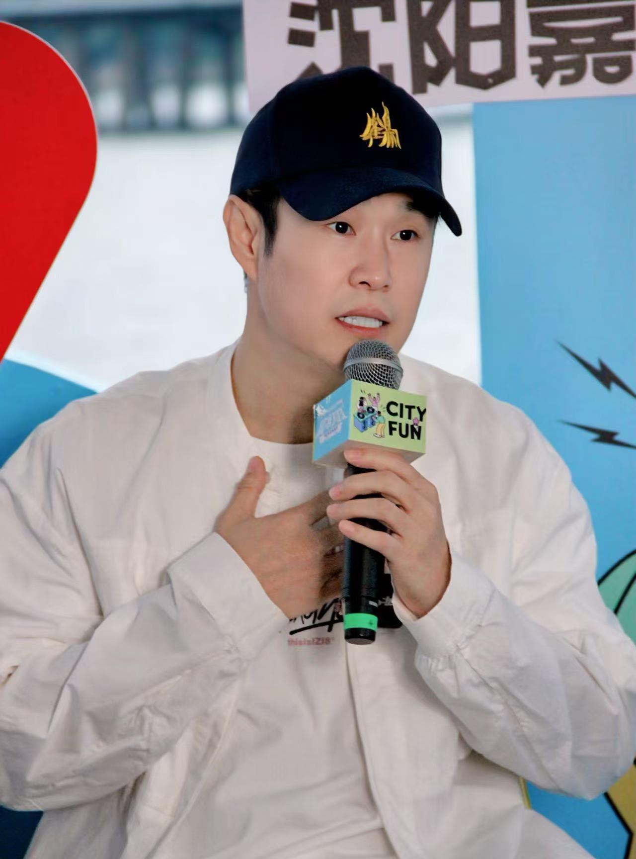 我觉得，小沈阳以后估计很难再演小品了，真不是他功底差！而是因为……小沈阳参