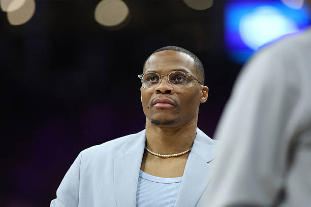 ESPN：威少并不急于敲定新合约，他正在慢慢权衡各个选项。威少曾明确表示，他无意