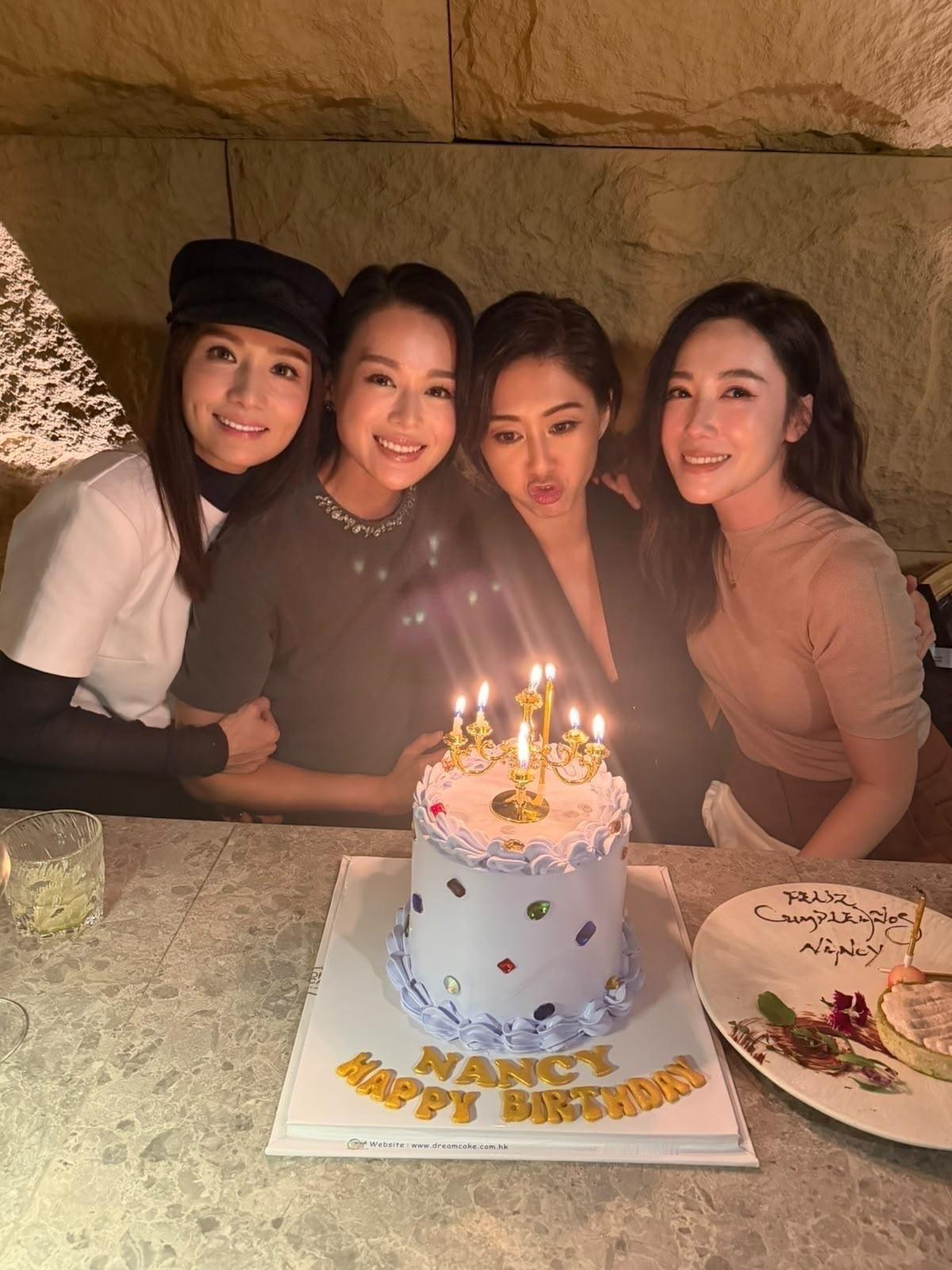 胡定欣晒45岁生日庆生照​​​