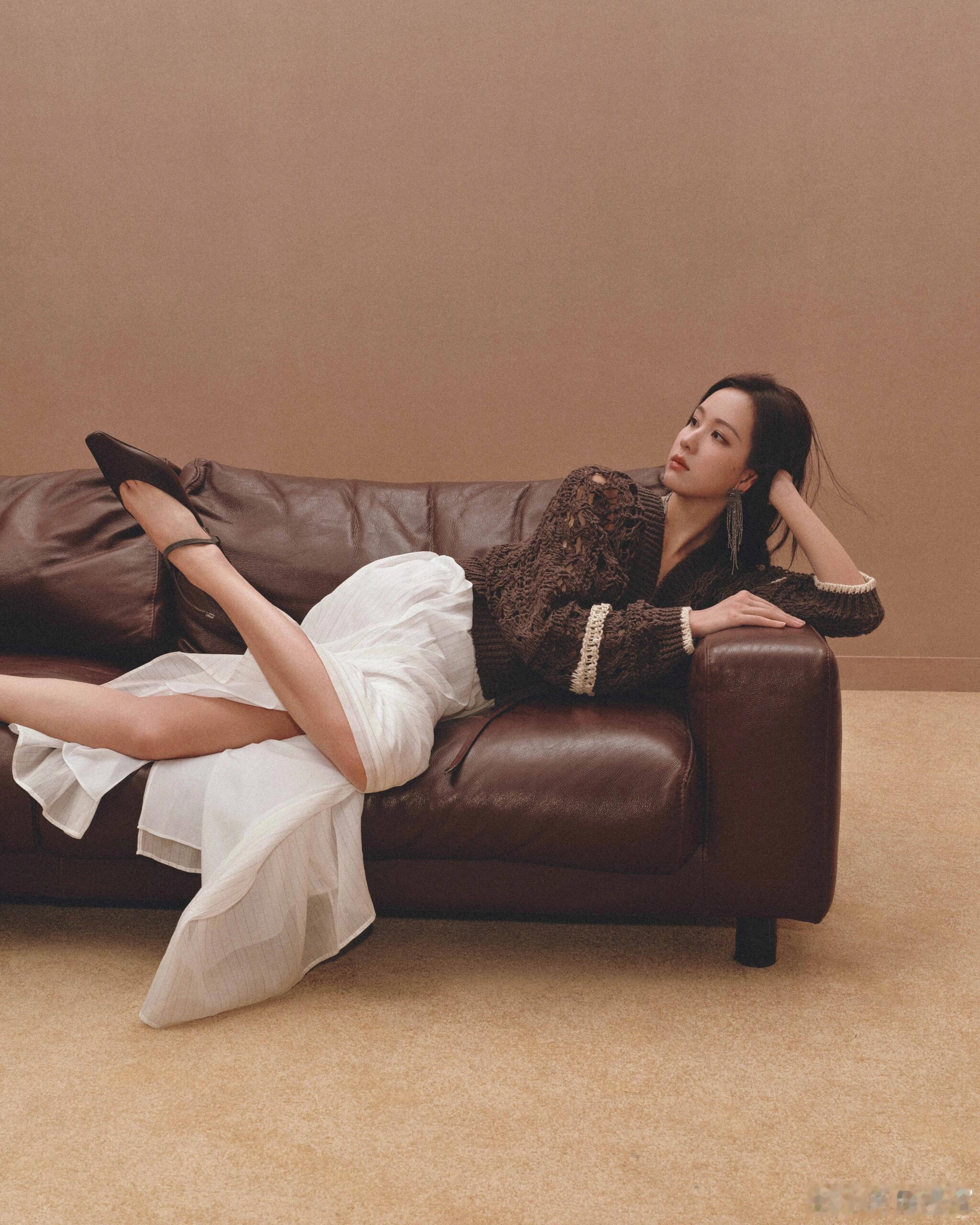 陈都灵摩卡慕斯风格大赏2025年色彩记忆陈都灵：摩卡慕斯色调下的“巧克力公主”