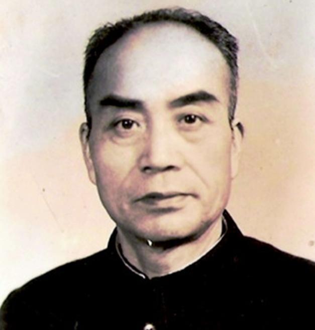 1949年，国军103师师长起义后，解放军让他阻击国民党令摆到曾元三面前时，第1