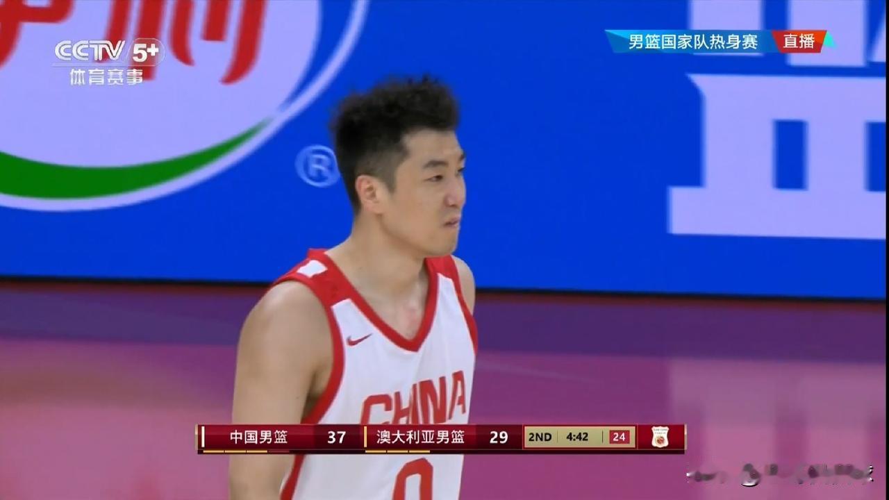 中国男篮老将高诗岩真是太不喜欢得分了！在今天中国男篮主场迎战澳大利亚男篮的友谊赛