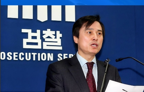 法院支持尹锡悦让人颇感意外的是，韩国法院这次似乎站在了尹锡悦一边，拒绝批准对他