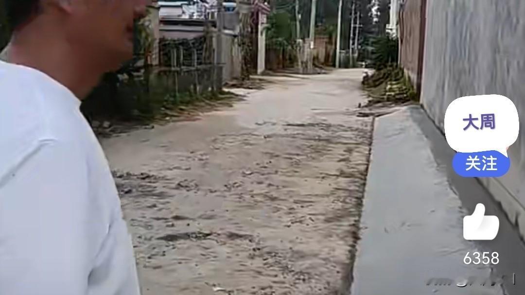 部分农村那些在自己家墙外，占公路、搞护坡、堆东西的人，搞窄了路、搞坏了邻里关系、