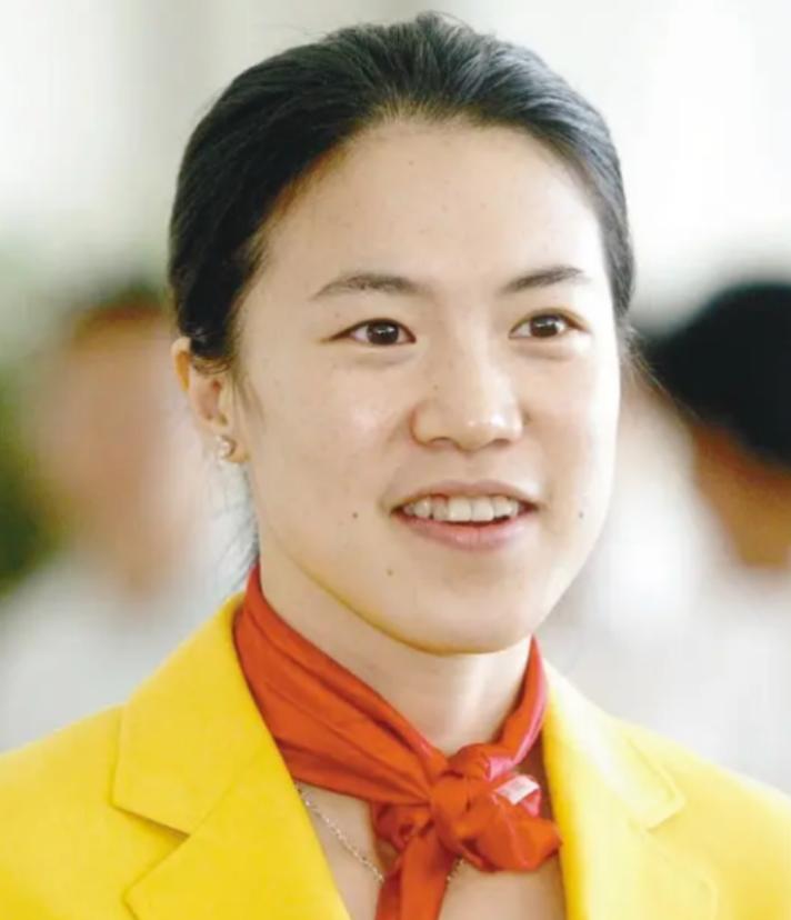 主持人问马龙：在国乒队里，最怕的人是谁？是不是刘国梁？马龙摇摇头，他最怕的竟然是