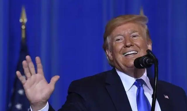 特朗普再次发文，剑指中国！1月26日，特朗普发文称，“中国正在成功且彻底地接管曾