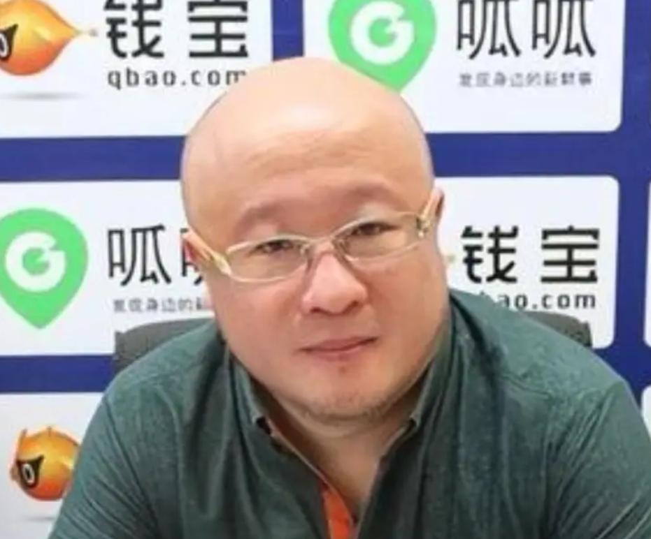 百亿骗局崩塌，情妇挥霍2亿，“诚信”总裁终落法网我以前听过张小雷这名字，但真