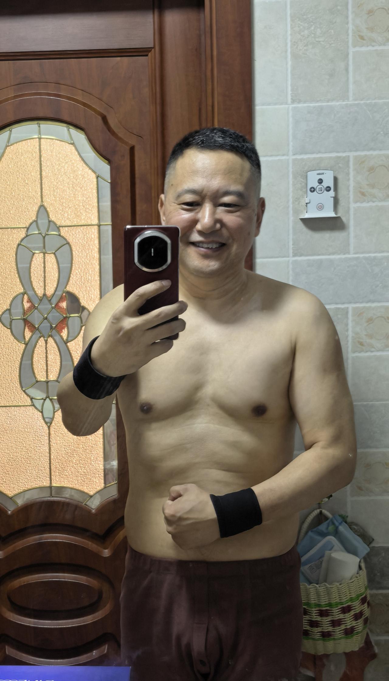 过完年了！健身力量训练重启。贵在坚持和热爱！52岁的不油腻大叔🥸，171身高、