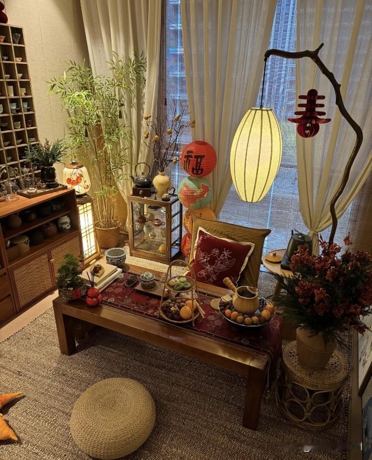 公司有个女同事，95年的，大专学历，月薪6500元。她老公89年，985硕士，年