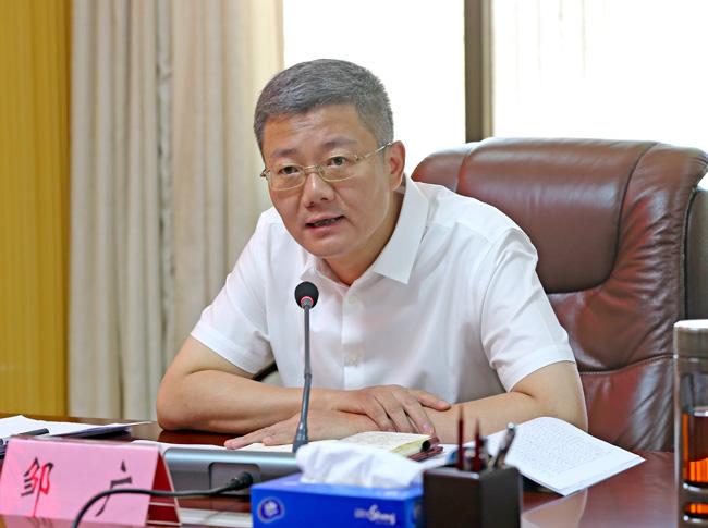 海南省副省长邹广已任海南省委常委，他是四川人，成长于深圳，早年做过秘书。据“南海