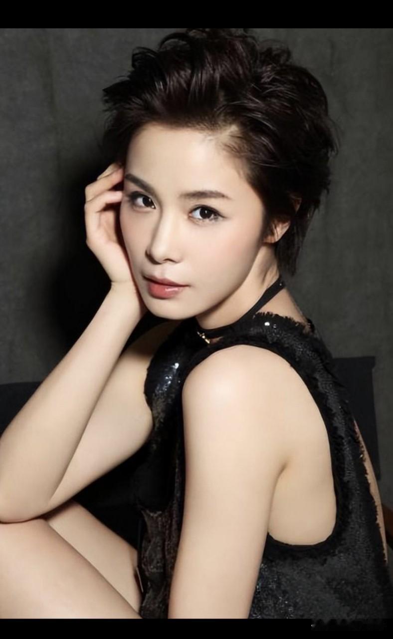 密春雷前妻金晶，13年前离婚时什么都好商量，唯独咬死一句话：他以后的债跟我没关系