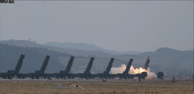 12枚600mm火箭弹全部命中３６４．４公里外的岛屿目标。朝鲜人民军１２门“KN
