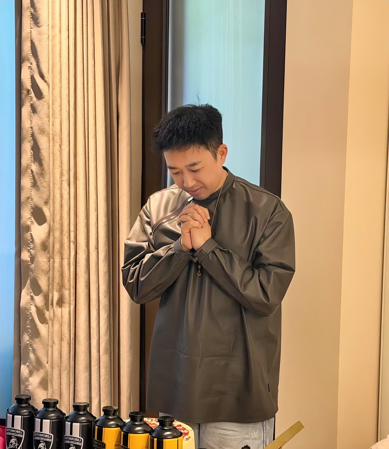 果然还是女人更懂女人，我问闺蜜，于正生日会明星扎堆，有什么好尴尬的？闺蜜