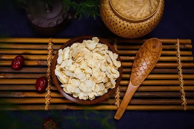 人参不就是长白山的一根草吗？凭什么能做到万亿产业？今天我不讲功效、不讲价格