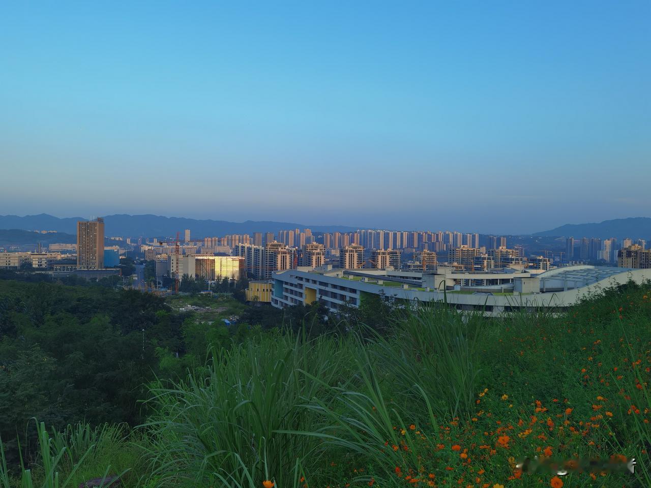 小区的良心理发店春节前没涨价昨晚晚饭时间，准备去理发，还是去经常理发的那一家，