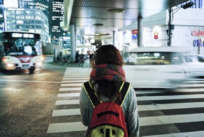 出轨的女人和情人牵扯不清，多半是这些原因：1.不理智不清醒，误把情人当真爱；