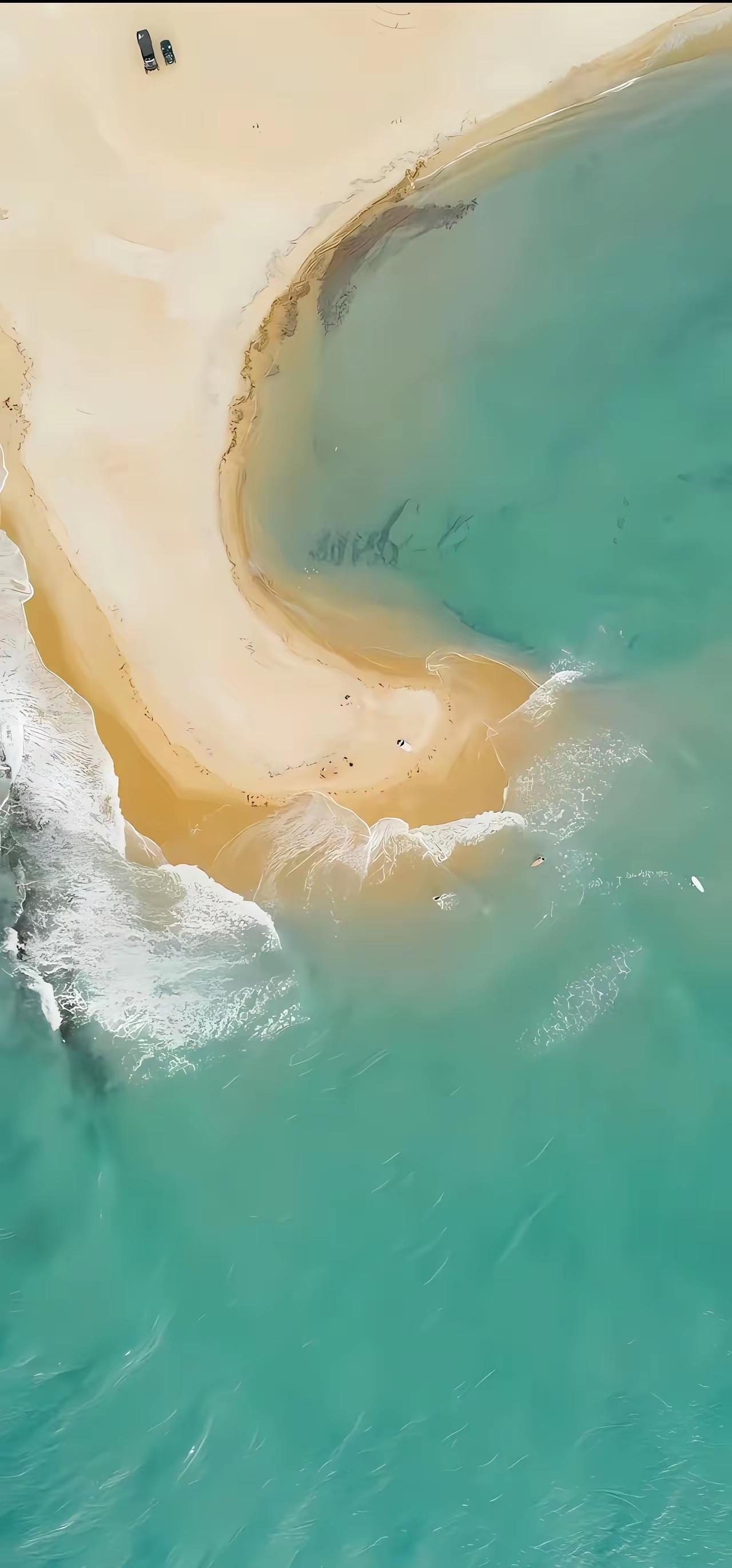 大海壁纸～极致清透，蓝到窒息。奔赴这片海，看浪涛翻涌，看光影交错，在极致的蓝里，