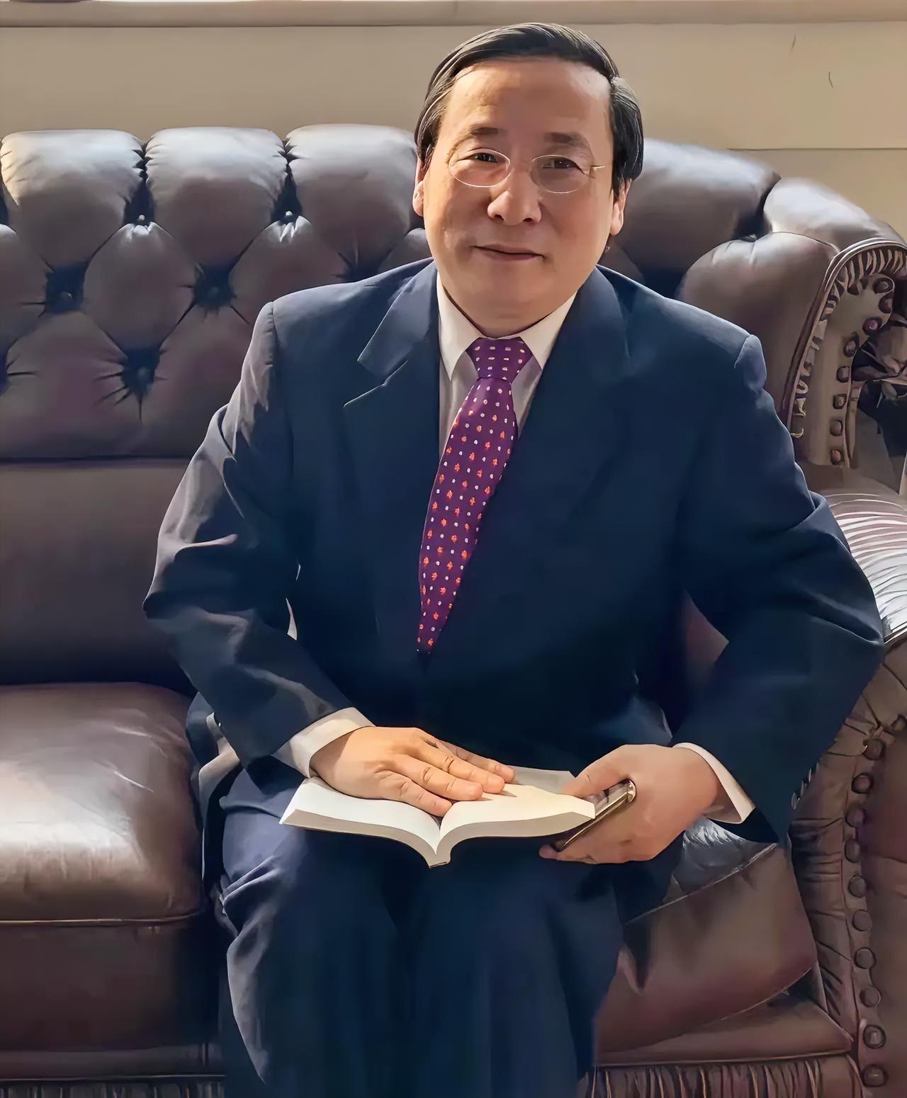 高志凯又出来向我国政府提建议了。他说：身为我国的智库人员，有义务向政府建言献策