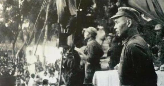 1937年，李德以不适应延安生活为由欲返苏联，毛主席劝他：“苏联正搞大清洗，此